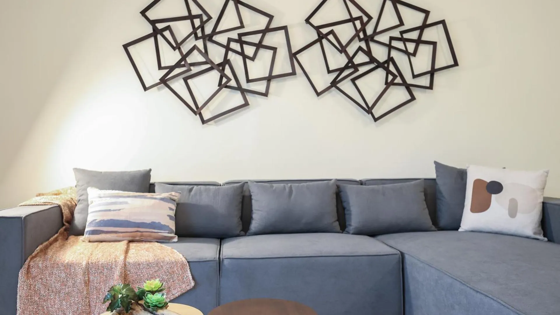Elite Lux Holiday Homes - Spacious One Bedroom Apartment Direct Metro Access In Al Furjan Dubai United Arab Emirates